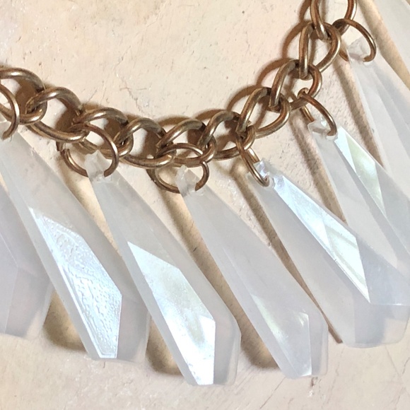 3/$40 VTG Y2K Gold Chain/Faceted Semi-Opaque Milky Acrylic Dangles Necklace - Picture 8 of 13